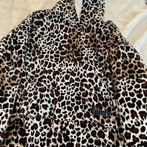 “THE COMFY” WEARABLE BLANKET!